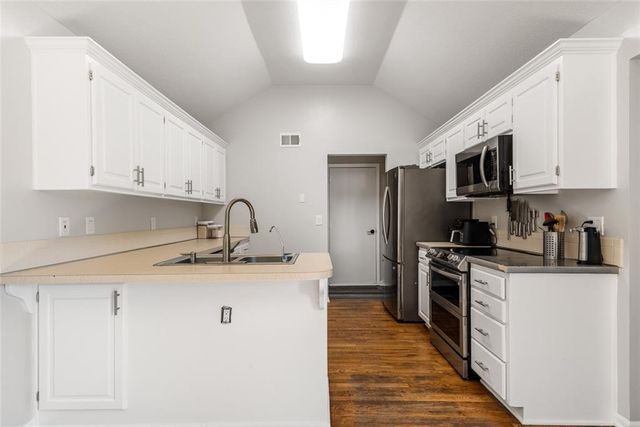 1061 Pumpkin Ridge Street, Gardner, KS 66030