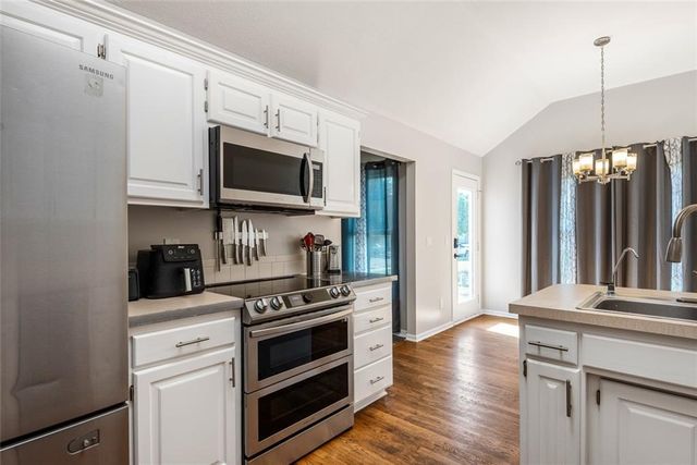 1061 Pumpkin Ridge Street, Gardner, KS 66030