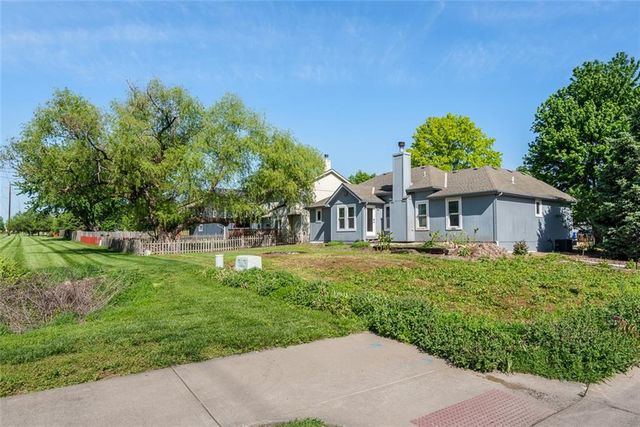 1061 Pumpkin Ridge Street, Gardner, KS 66030