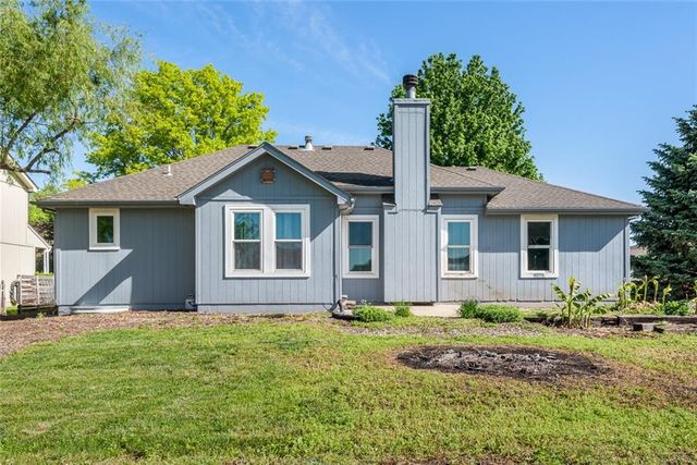 1061 Pumpkin Ridge Street, Gardner, KS 66030