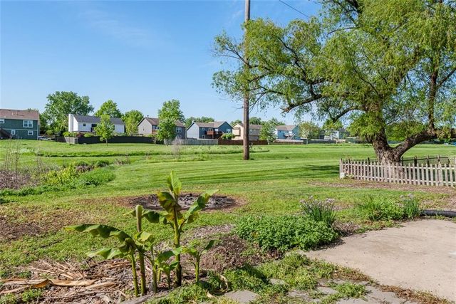 1061 Pumpkin Ridge Street, Gardner, KS 66030