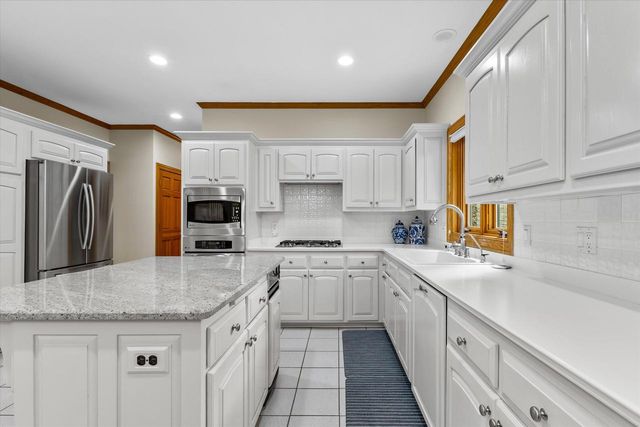 20750 Lincolnshire COURT, Brookfield, WI 53045