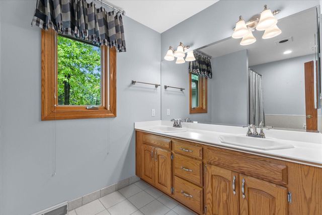 20750 Lincolnshire COURT, Brookfield, WI 53045