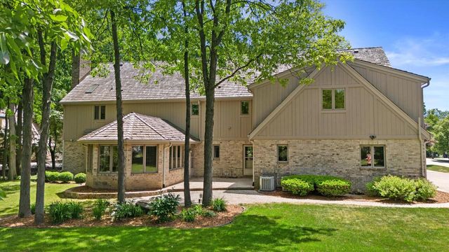 20750 Lincolnshire COURT, Brookfield, WI 53045
