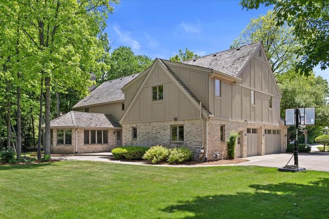 20750 Lincolnshire COURT, Brookfield, WI 53045