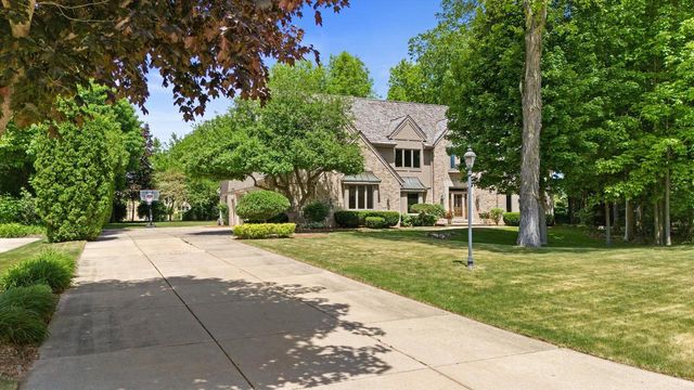 20750 Lincolnshire COURT, Brookfield, WI 53045