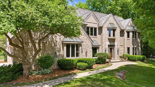 20750 Lincolnshire COURT, Brookfield, WI 53045