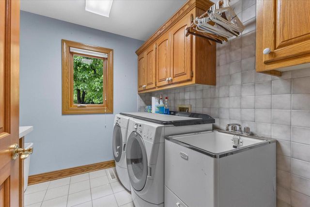 20750 Lincolnshire COURT, Brookfield, WI 53045
