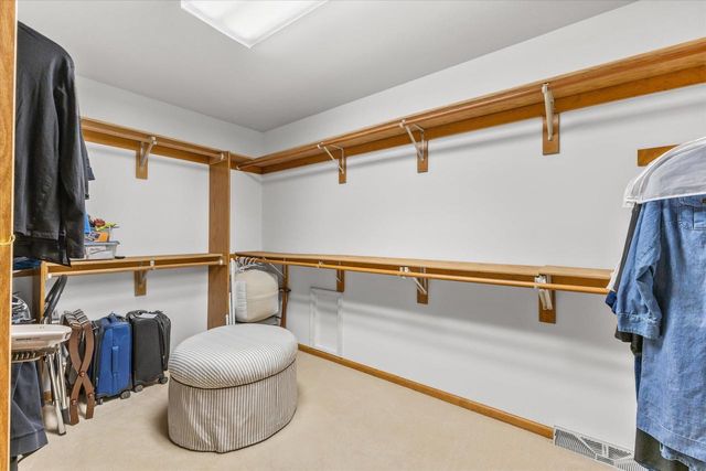 20750 Lincolnshire COURT, Brookfield, WI 53045