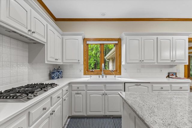 20750 Lincolnshire COURT, Brookfield, WI 53045