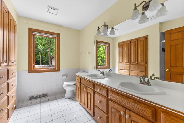 20750 Lincolnshire COURT, Brookfield, WI 53045