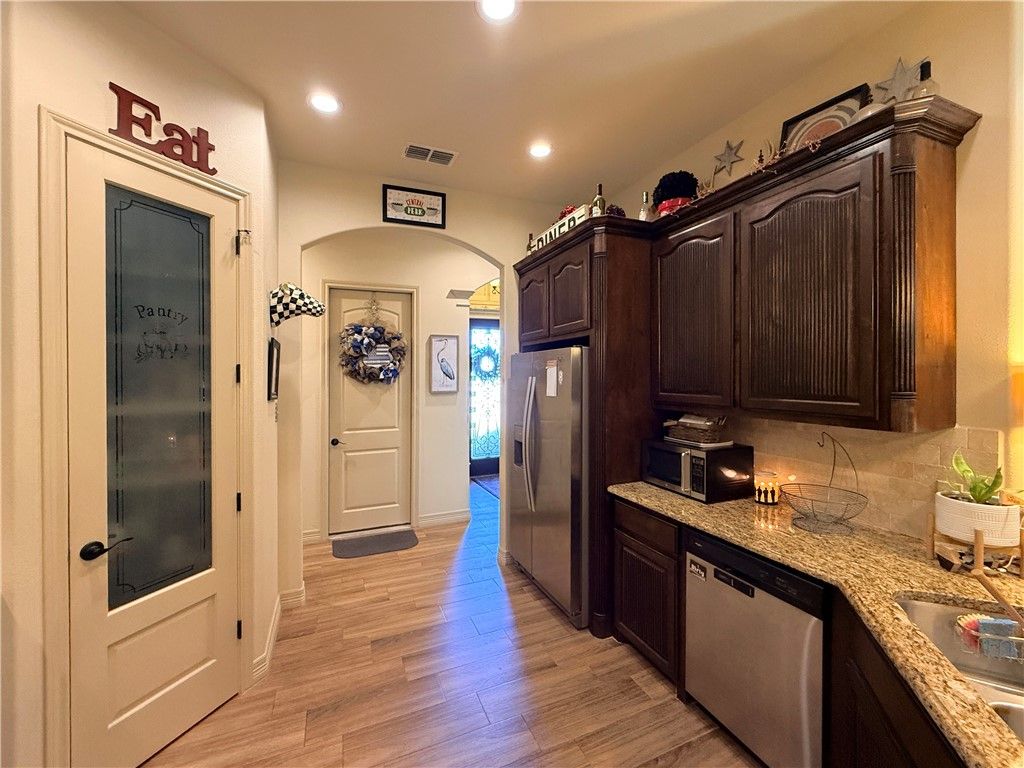102 Chiman Dr, Portland, TX 78374 — photo 5