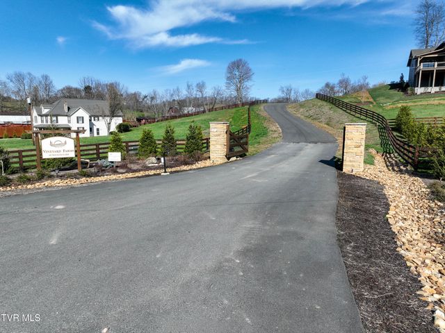 232 Farmhouse Village Trail, Butler, TN 37640