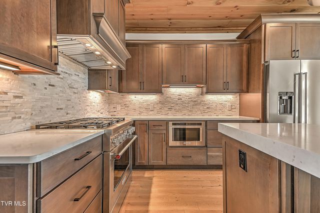 232 Farmhouse Village Trail, Butler, TN 37640