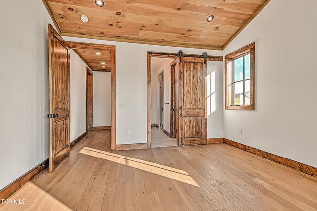 232 Farmhouse Village Trail, Butler, TN 37640