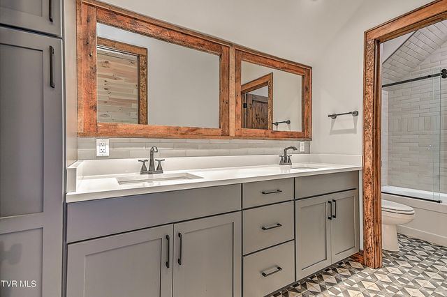 232 Farmhouse Village Trail, Butler, TN 37640