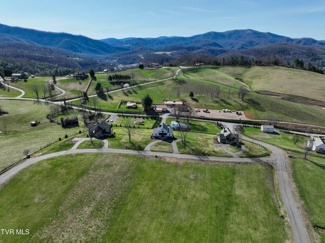 232 Farmhouse Village Trail, Butler, TN 37640
