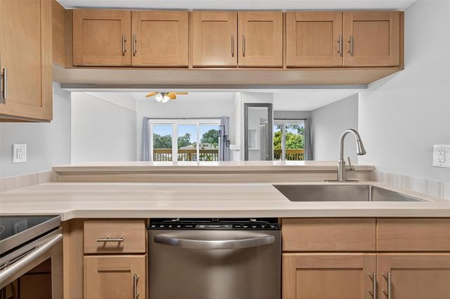 1051 S HIGHLAND STREET 5-D, Mount Dora, FL 32757