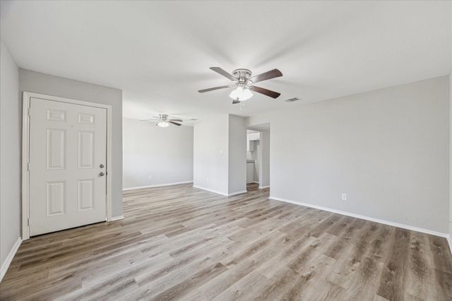 6022 Meadowbrook Drive, Hitchcock, TX 77563