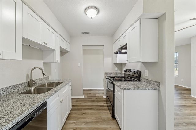 6022 Meadowbrook Drive, Hitchcock, TX 77563