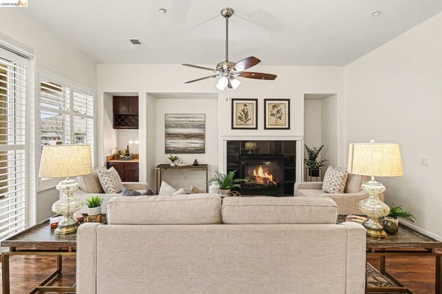 1014 Centennial Dr, Brentwood, CA 94513