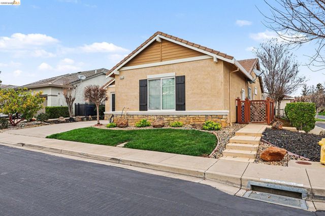 1014 Centennial Dr, Brentwood, CA 94513