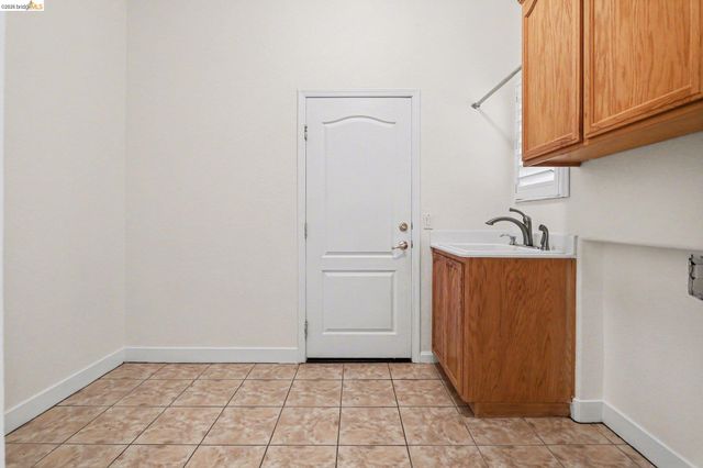 1014 Centennial Dr, Brentwood, CA 94513