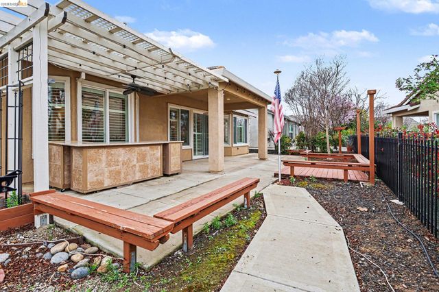 1014 Centennial Dr, Brentwood, CA 94513