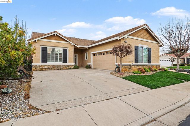 1014 Centennial Dr, Brentwood, CA 94513