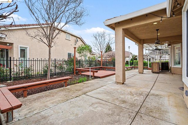 1014 Centennial Dr, Brentwood, CA 94513