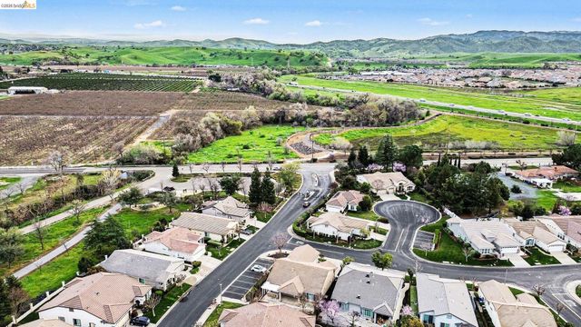 1014 Centennial Dr, Brentwood, CA 94513