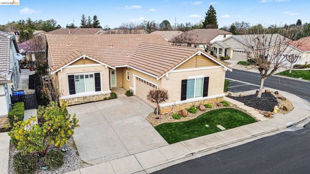 1014 Centennial Dr, Brentwood, CA 94513