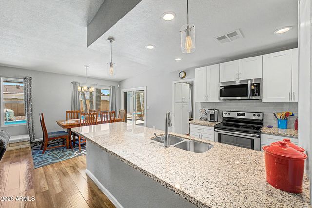 221 E HELENA Drive, Phoenix, AZ 85022
