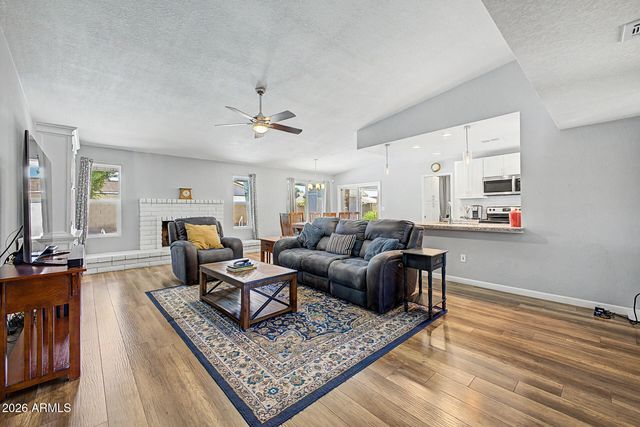 221 E HELENA Drive, Phoenix, AZ 85022