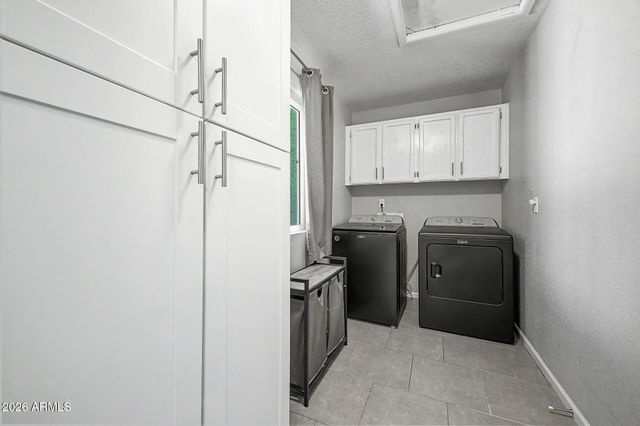 221 E HELENA Drive, Phoenix, AZ 85022