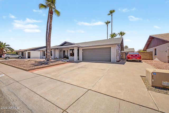 221 E HELENA Drive, Phoenix, AZ 85022