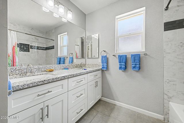 221 E HELENA Drive, Phoenix, AZ 85022