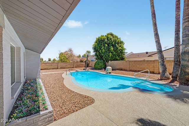 221 E HELENA Drive, Phoenix, AZ 85022