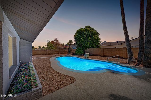 221 E HELENA Drive, Phoenix, AZ 85022