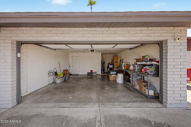 221 E HELENA Drive, Phoenix, AZ 85022