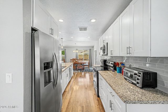 221 E HELENA Drive, Phoenix, AZ 85022