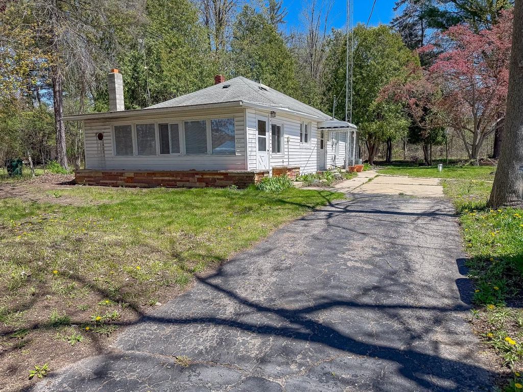 6680 N M-30 Highway, Hope, MI 48628