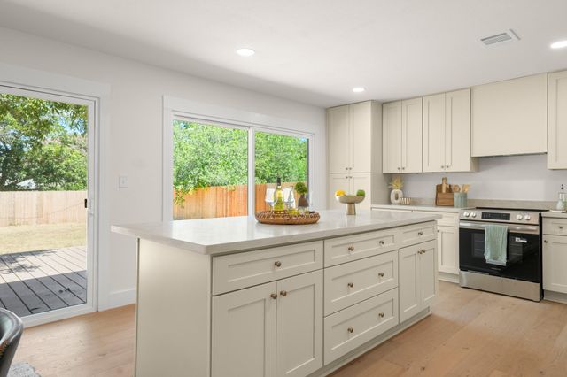 7010 Miranda DR, Austin, TX 78752
