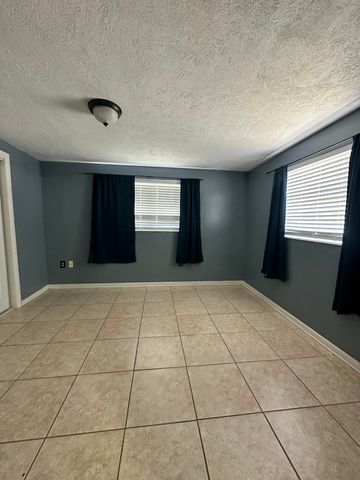 1005 NW 5th Street, Okeechobee, FL 34972