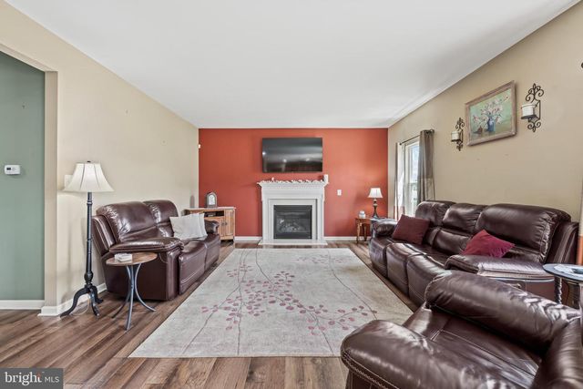 314 CARRIAGE DR, Mount Royal, NJ 08061