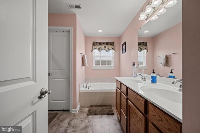 314 CARRIAGE DR, Mount Royal, NJ 08061