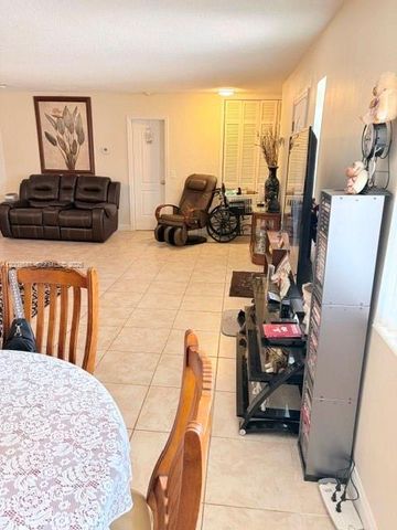 1121 NW 86th Ter, Pembroke Pines, FL 33024