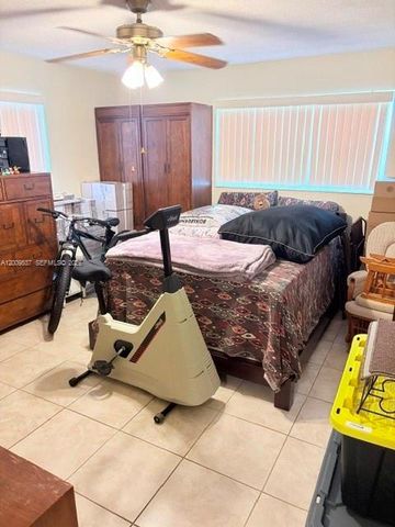 1121 NW 86th Ter, Pembroke Pines, FL 33024