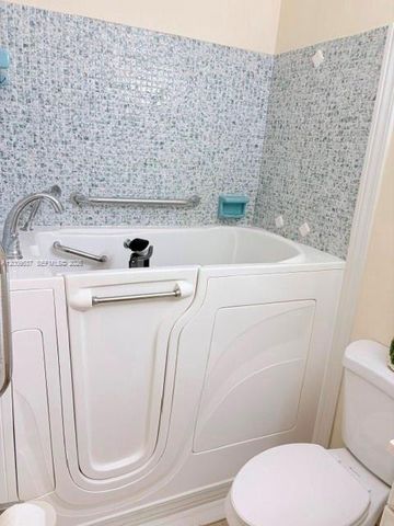 1121 NW 86th Ter, Pembroke Pines, FL 33024