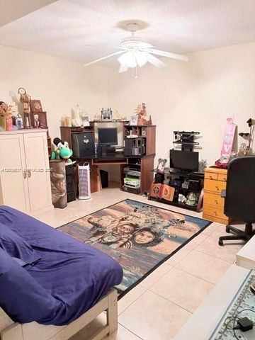 1121 NW 86th Ter, Pembroke Pines, FL 33024